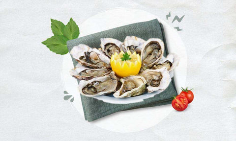 Plate of fresh Les Huîtres oysters served with lemon and garnished with parsley on a napkin.