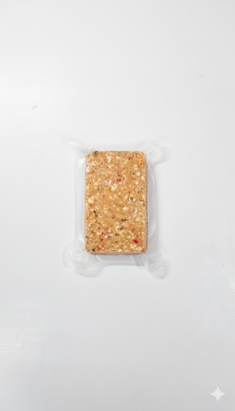 Pavé mariné prêt à cuire au four avec herbes et épices méditerranéennes, emballé sous vide.